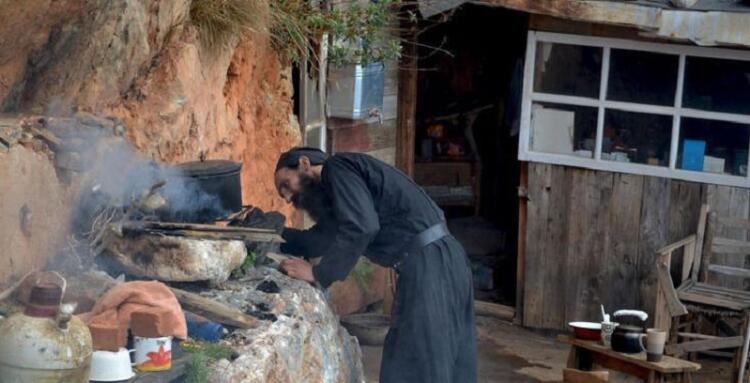 Παράδειγμα πώς οι βλαστήμιες και οι κατάρες πιάνουν. « Μην ακουμπήσει κάνεις το ψάρι αυτό »
