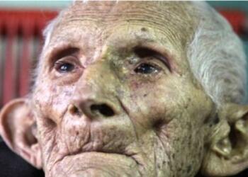 Πέθανε Παρατημένος σε ένα Γηροκομείο. Οι Νοσοκόμες πίστευαν ότι Δεν είχε κάτι Μεγάλης Αξίας, μέχρι που Βρήκαν ΑΥΤΟ!