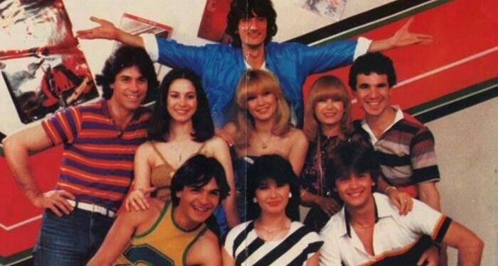 Ήταν μόλις 49: Το μελαγχολικό κορίτσι της βιντεοκασέτας που χάθηκε στη θλίψη