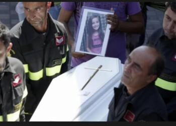 Πυροσβέστες βρήκαν το Σώμα μιας 9χρονης αλλά δυστυχώς…Μόλις είδαν τι βρισκόταν από κάτω της, Πάγωσαν.