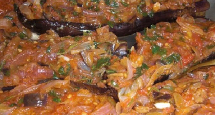 Μια συνταγή για μελιτζάνες ιμάμ, ένα πεντανόστιμο παραδοσιακό λαδερό φαγητό