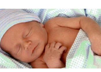 Όταν την έθαψαν ήταν ζεστή και σε 40 μέρες φύτρωσε στον τάφο της ένας βασιλικός, που στο χρόνο είχε γίνει θάμνος που κατασκήνωναν τα πουλιά!