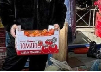 Γνωστός τραγουδιστής πουλάει φρούτα στη λαϊκή-«Ξυπνάω καθημερινά στις 5 το πρωί»[photos]