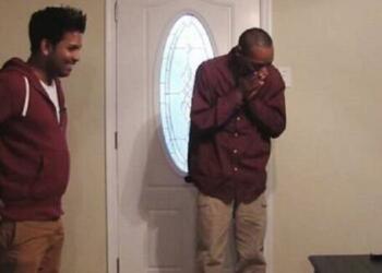 Ένας άστεγος είχε την εντύπωση ότι μπήκε σε ένα σπίτι ενός φίλου του. Αλλά όταν έμαθε την αλήθεια κατέρρευσε