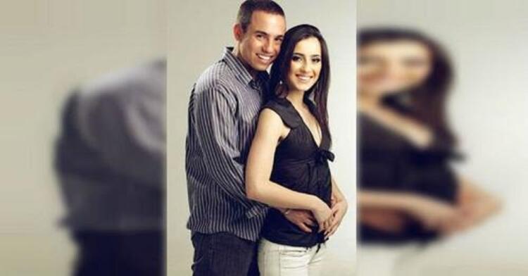 Η Γυναίκα του Σκοτώθηκε σε Τροχαίο. 4 χρόνια μετά Παρατηρεί τη Φωτογραφία του Αρραβώνα τους και έκανε το απίστευτο!