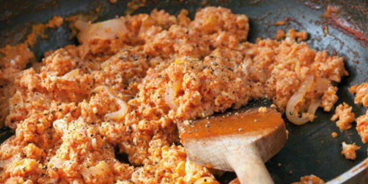 Ντομάτες με αυγά -Η πιο κλασική συνταγή της γιαγιάς και το μυστικό της