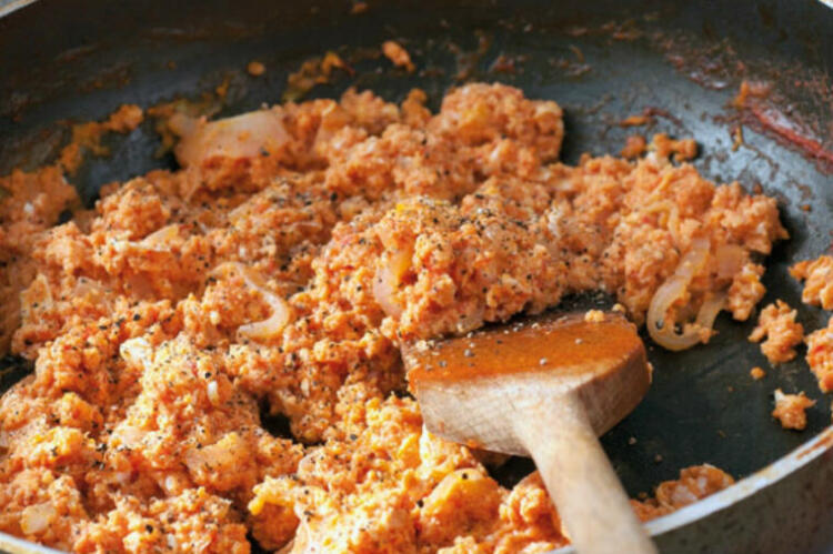 Ντομάτες με αυγά -Η πιο κλασική συνταγή της γιαγιάς και το μυστικό της