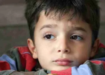 Μια δασκάλα δεν συμπαθούσε καθόλου ένα μαθητή της. Ώσπου έμαθε το τραγικό μυστικό του…