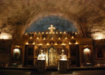 O εντυπωσιακός υπόγειος ναός της Αγίας Βαρβάρας. Χτίστηκε 240 μέτρα κάτω από τη γη από ανθρακωρύχους και είναι φτιαγμένος από αλάτι!