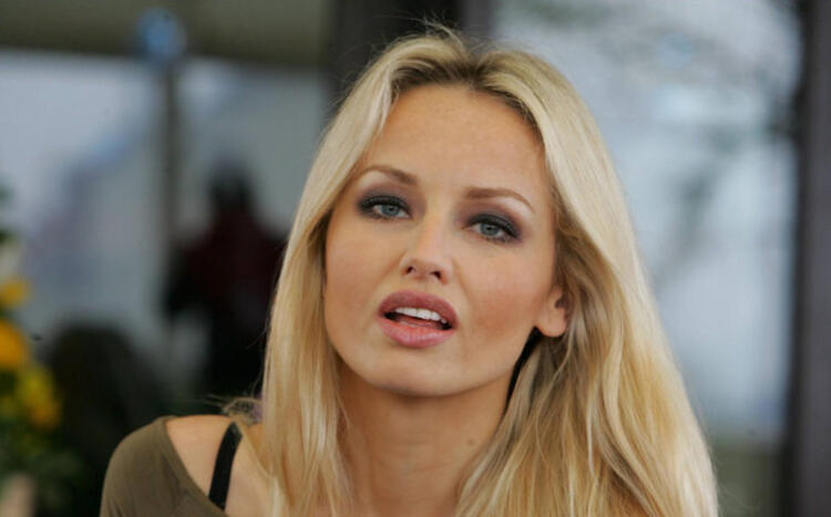 Η Αντριάνα Σκλεναρίκοβα στα 50 της, Αρνείται τις πλαστικές και αποτελεί παράδειγμα [Εικόνες]