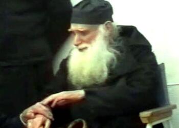 Όταν ο Θεός θελήσει να βοηθήσει μία ψυχή βασανισμένη δεν την απαλλάσσει από τις θλίψεις