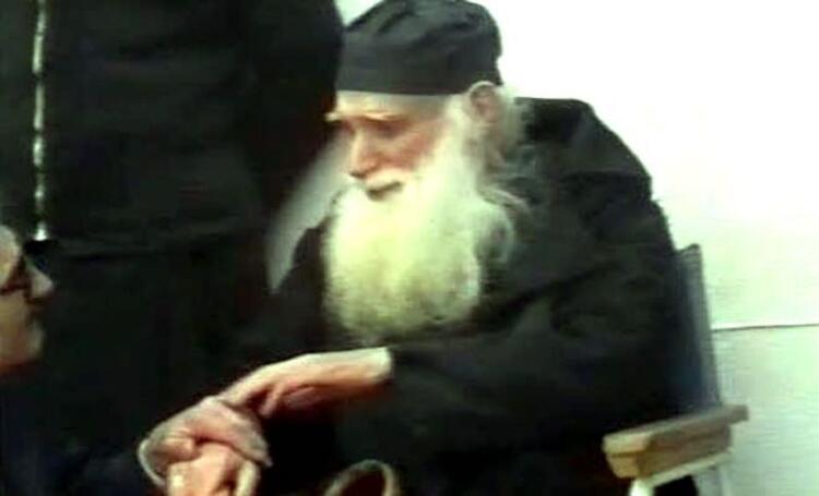 Όταν ο Θεός θελήσει να βοηθήσει μία ψυχή βασανισμένη δεν την απαλλάσσει από τις θλίψεις