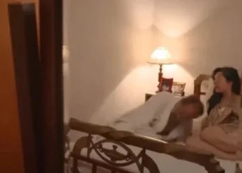 Πάνω από 1 εκατ. προβολές: Η πιο viral σκηνή από τις «Οικογενειακές Iστορίες» που είδαμε ποτέ