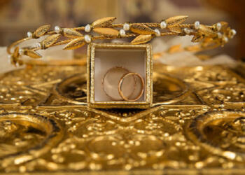 Τι είναι η Ευχή επί λύσει στεφάνων την ογδόη ήμερα μετα το γάμο;