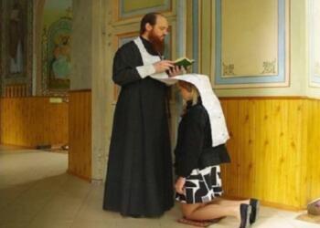 Απίστευτο σκηνικό στα Γιάννενα! Ιερέας εξομολόγησε μια νεαρή μητέρα! Δεν φαντάζεστε όμως αυτό που ακολούθησε!