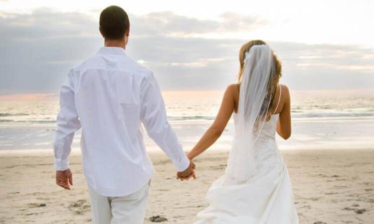 Όταν συμπέσει κηδεία μέσα στο σπίτι που ετοιμάζεται για γάμο, τί γίνεται;