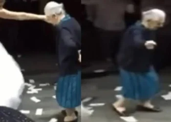 Θα το ζήλευε και ο Μητροπάνος: Το «βαρύ» ζεϊμπέκικο 98χρονης Ελληνίδας γιαγιάς στον γάμο της εγγονής της (video)