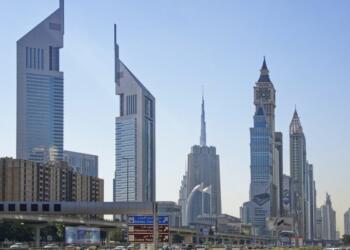 Μισθός 4000 ευρώ, φόρος 0%, σύνταξη στα 49: Η χώρα-παράδεισος που επιλέγουν όλο και περισσότεροι Έλληνες