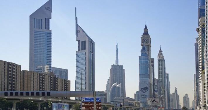 Μισθός 4000 ευρώ, φόρος 0%, σύνταξη στα 49: Η χώρα-παράδεισος που επιλέγουν όλο και περισσότεροι Έλληνες