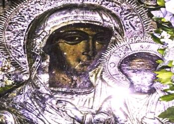 Εκείνος που εγκωμιάζει την Παναγία χαριτώνεται και κάθε φορά που την εγκωμιάζει… “Χαίρε Μαρία” με χρυσά γράμματα!