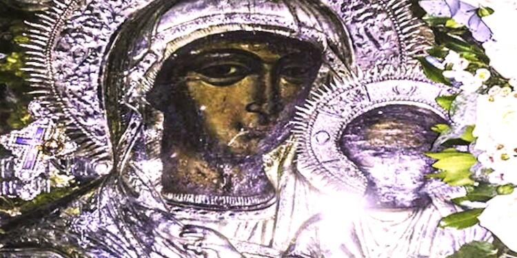 Εκείνος που εγκωμιάζει την Παναγία χαριτώνεται και κάθε φορά που την εγκωμιάζει… “Χαίρε Μαρία” με χρυσά γράμματα!