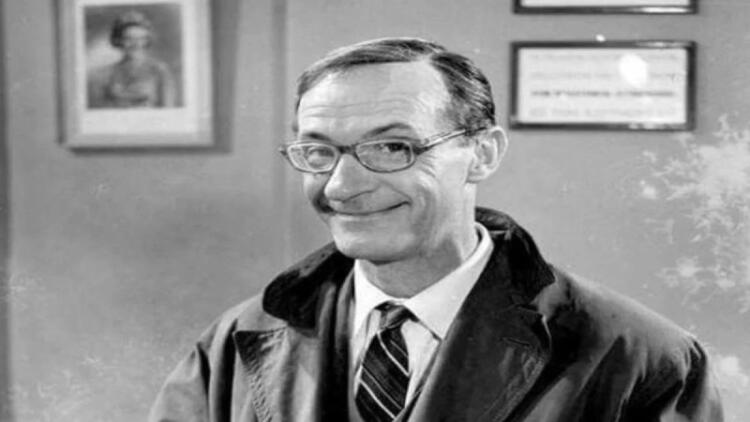 Χαβαλετζής και μετά θάνατον ο Ντίνος Ηλιόπουλος: Η απίστευτη επιγραφή που ζήτησε να μπει στον τάφο του!