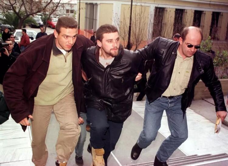 Αγνώριστος ο δολοφόνος Κώστας Πάσσαρης στα 47 του – Με λιγότερα μαλλιά και αδυνατισμένος