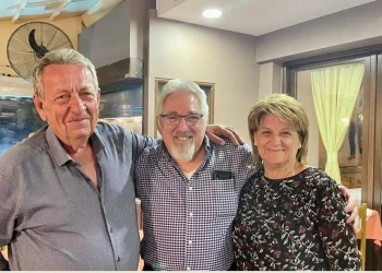 Υιοθετήθηκε στις ΗΠΑ και βρήκε συγγενείς στην Ελλάδα 68 χρόνια μετά – Η συγκινητική ιστορία του Μέριλ που τον έλεγαν… Μήτσο