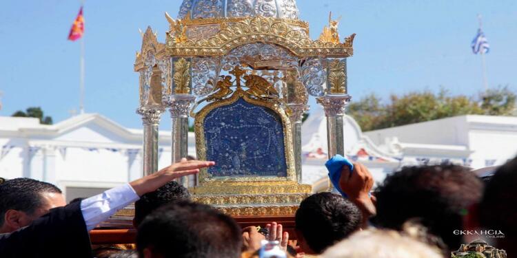 Συγκλονίζουν τα Αναρίθμητα θαύματα της Μεγαλόχαρης: Η θαυματουργή Eικόνα της Παναγίας της Τήνου