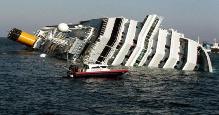 Έσπρωξε τη γυναίκα του για να σωθεί αυτός από το βυθισμένο πλοίο. Αλλά η πραγματικότητα είναι πολύ διαφορετική..