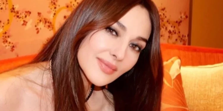 Μόνικα Μπελούτσι: «Πάντα ήμουν μια γυναίκα με καμπύλες, ποτέ αδύνατη»