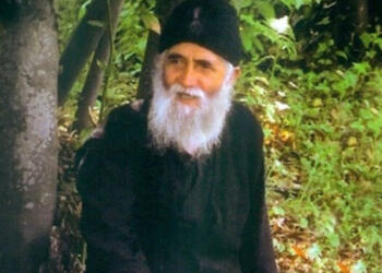 Άγιος Παΐσιος: «Να λες αυτές τις δύο προσευχές και η Παναγιά μας θα σε βοηθάει»