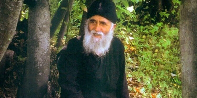 Άγιος Παΐσιος: «Να λες αυτές τις δύο προσευχές και η Παναγιά μας θα σε βοηθάει»