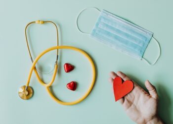 Είναι εξαιρετικά σημαντικό να το γνωρίζουμε όλοι: Πώς θα σώσετε κάποιον που παθαίνει ανακοπή καρδιάς