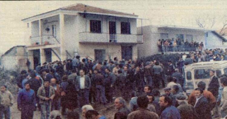 Στο πλευρό του δολοφόνου: Ο «άσωτος υιός» που ξεκλήρισε την οικογένειά του και είχε μαζί του όλο το χωριό