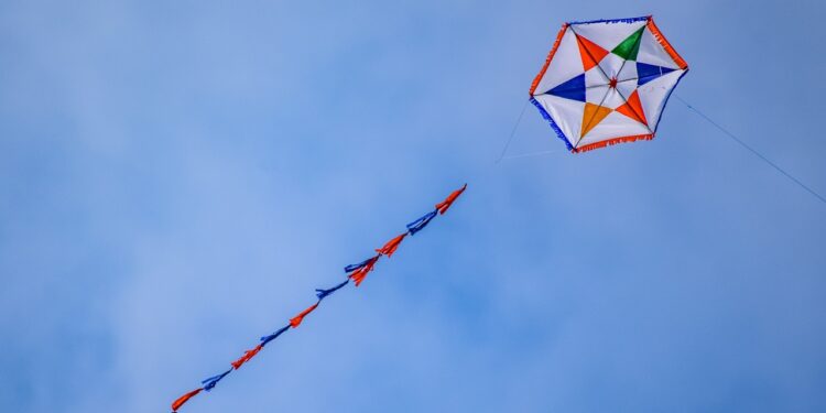 Καθαρά Δευτέρα: Γιατί την λέμε Καθαρά, το έθιμο της λαγάνας, η «κυρά Σαρακοστή» και ο λόγος που τη τρώμε