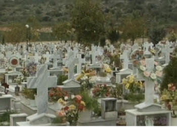 Θρίλερ σε νεκροταφείο: Άγνωστη έκανε εκταφή νεκρού, πήρε μέσα από τον τάφο ένα πράγμα και… εξαφανίστηκε