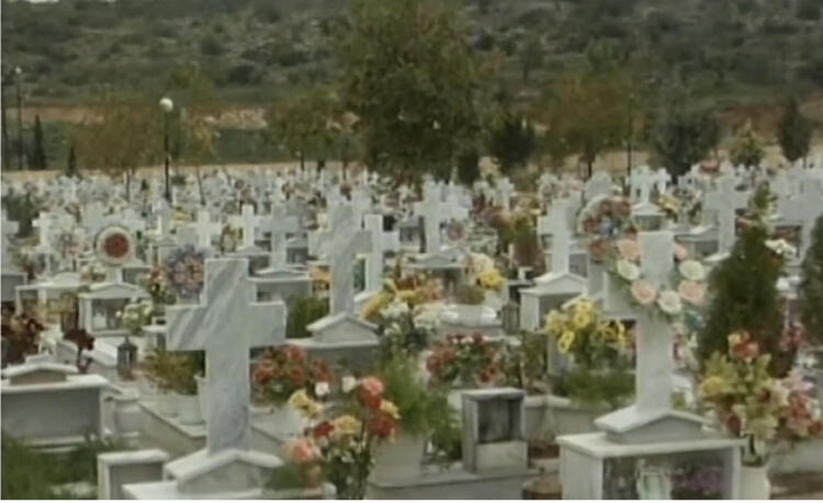 Θρίλερ σε νεκροταφείο: Άγνωστη έκανε εκταφή νεκρού, πήρε μέσα από τον τάφο ένα πράγμα και… εξαφανίστηκε