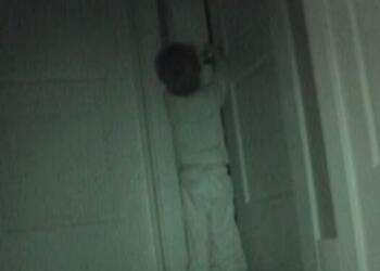 8χρονη παραπονιόταν ότι εξαφανίζονταν πράγματα από το δωμάτιό της – Οι γονείς έβαλαν κρυφή κάμερα και έπαθαν σοκ με αυτό που είδαν (Video)