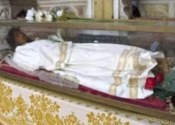 Εντυπωσιακά άφθαρτο το λείψανο της Αγίας Χριστίνας στη Βενετία – Φωτογραφίες