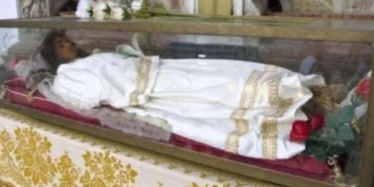 Εντυπωσιακά άφθαρτο το λείψανο της Αγίας Χριστίνας στη Βενετία – Φωτογραφίες