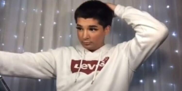 Πατέρας «τσακώνει» τον γιο του να φοράει μακιγιάζ και η αντίδραση του είναι φοβερή