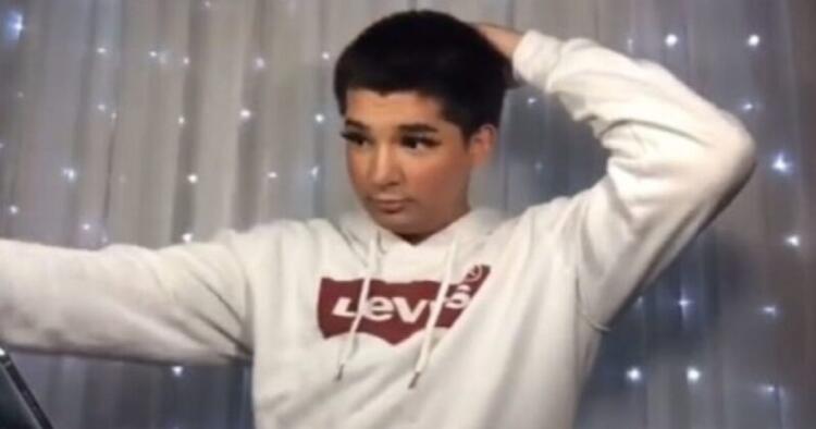 Πατέρας «τσακώνει» τον γιο του να φοράει μακιγιάζ και η αντίδραση του είναι φοβερή