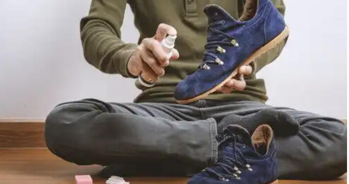 8 εύκολα κόλπα για να φύγει η μυρωδιά των παπουτσιών!