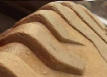 Νευρίασε με τον άντρα της και τον αποκάλεσε Τεμπέλη. Μόλις όμως πρόσεξε τα παπούτσια του, ξέσπασε σε δάκρυα