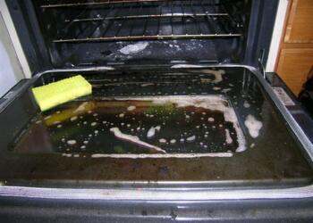 Με ένα μόνο υλικό: Αστραφτερή κουζίνα με πάμφθηνο υλικό που όλοι έχουμε σπίτι