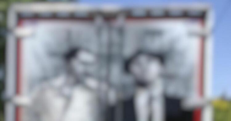 Οδηγός Νταλίκας αποφάσισε να βάψει τις Πόρτες Του Φορτηγού Του. Τώρα προχωράει στον δρόμο και τον βλέπουν όλοι …