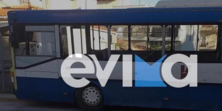Εύβοια: Σχολικό λεωφορείο γεμάτο παιδιά παραβίασε STOP και συγκρούστηκε με ΙΧ
