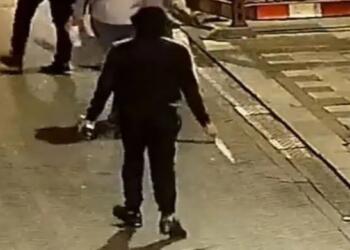 Νέα Σμύρνη: 17χρονος γιος έσφαξε τη μητέρα του και βγήκε στο δρόμο ουρλιάζοντας «τους σκότωσα όλους»