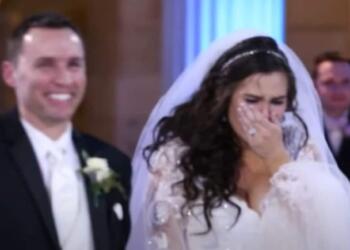 Γαμπρός και νύφη ξεκινούν να χορεύουν – Τότε σταματάει η μουσική και η νύφη βάζει τα κλάματα… με τη συνέχεια να σοκάρει (Video)